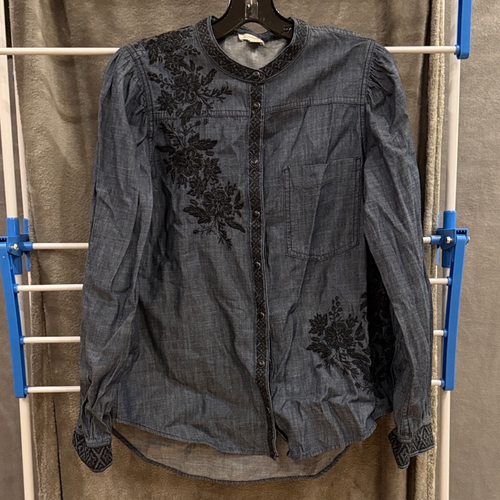 Sundance size M Embroidered Denim Snap Up Long Sleeve Shirt